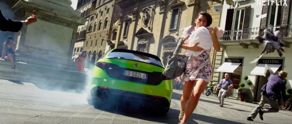 ¿Quieres ver un Alfa Romeo Giulia Quadrifoglio en su salsa?: Atento a lo nuevo de Netflix
