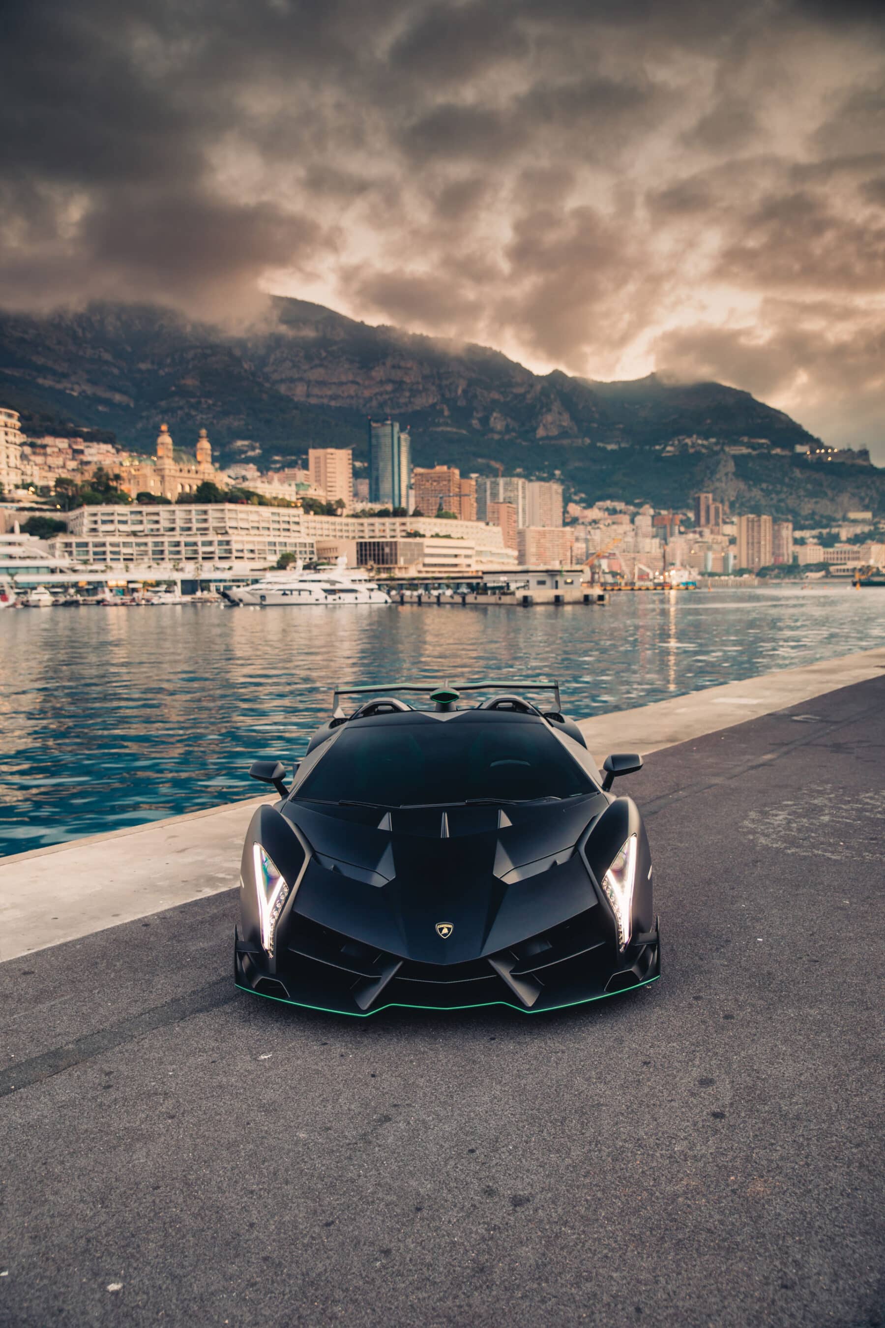 Este Lamborghini Veneno Roadster En Negro Satinado Podría Alcanzar Una