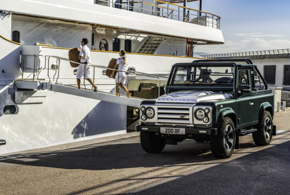 Este Land Rover Defender 90 es ahora una bestia V8 de casi 300.000 euros