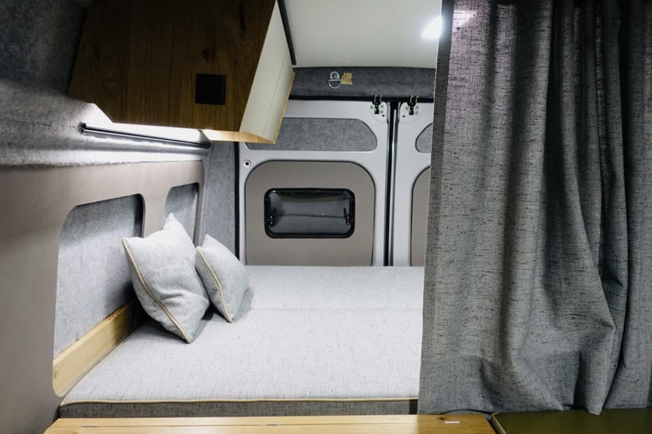 La Rocket One tiene un diseño deportivo y uno de los interiores más