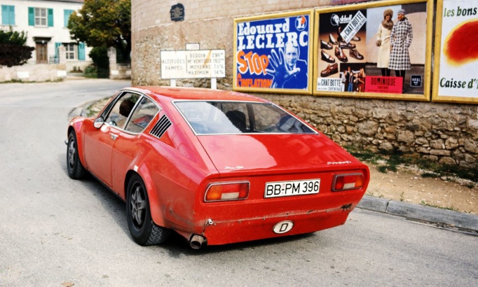 El día que Porsche cogió prestados tres Audi 100 Coupé S, los mutiló y les metió un V8