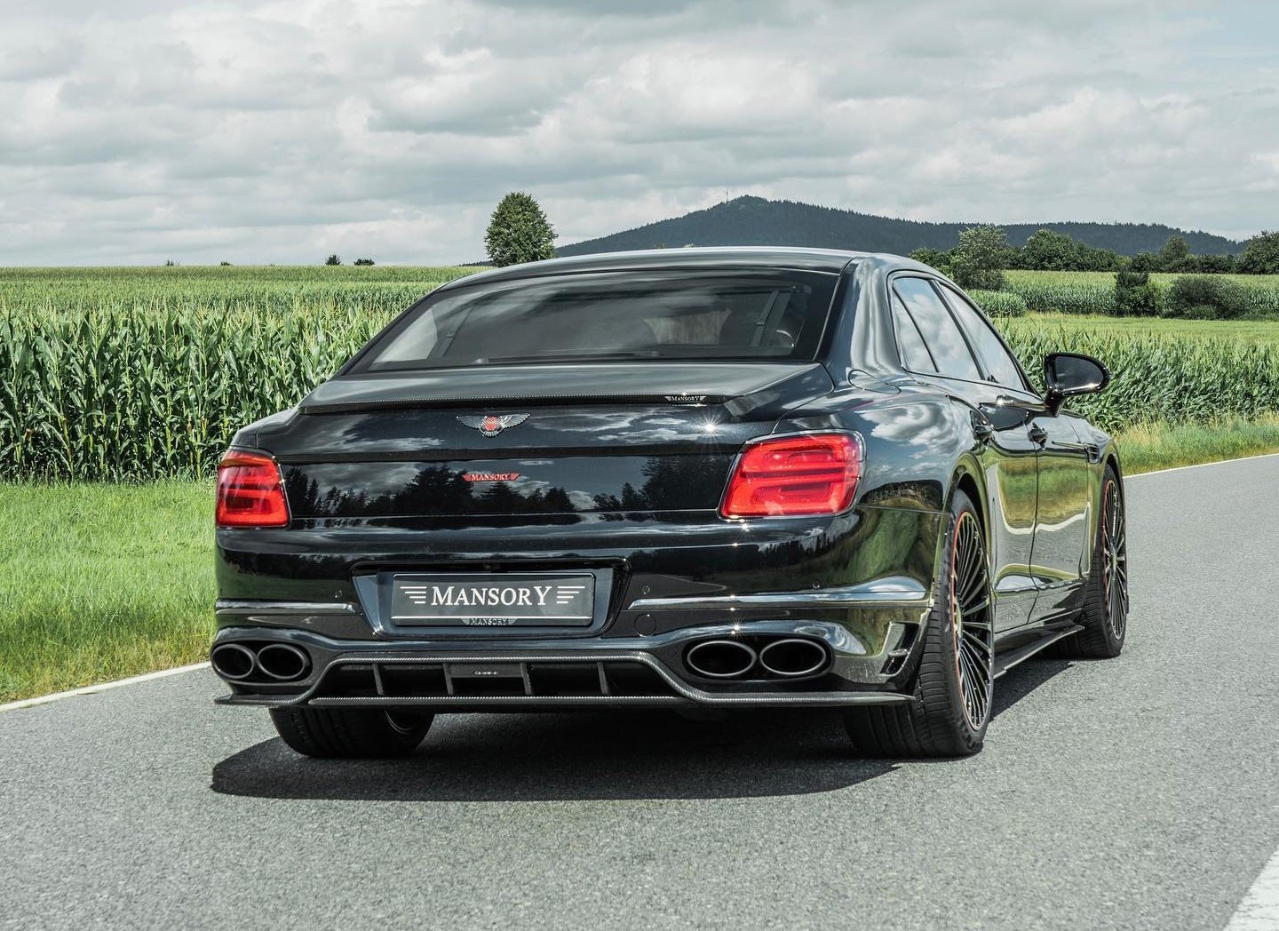 O Bentley Flying Spur da Mansory tem mais de 700 cv