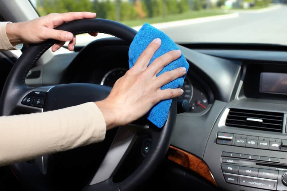 Cómo limpiar el interior del coche para desinfectarlo de gérmenes y bacterias