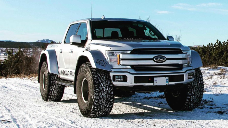 El Ford F-150 AT44 de Artic Trucks desayuna, come, merienda y cena nieve