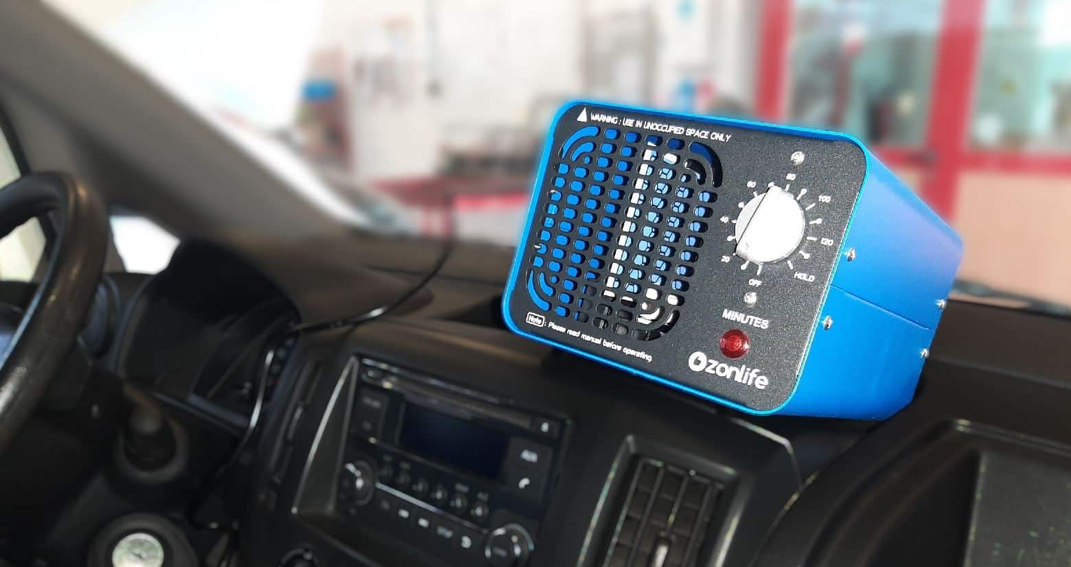 Lavado interior del coche con ozono para eliminar los malos olores