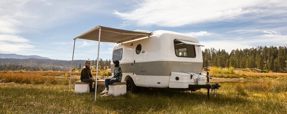 Diseño retro con un interior acogedor y extremadamente modular para la caravana Traveler