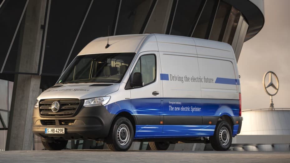 El Sprinter 100% eléctrico ya tiene precio: 120 km de autonomía y 1.038 kg de carga útil desde 53.050 €