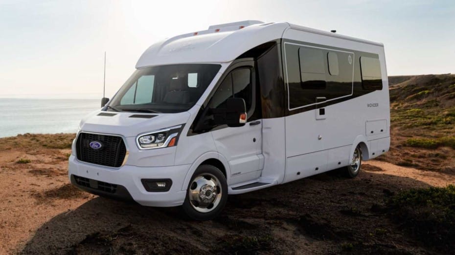 Este Ford Transit es el apartamento definitivo para disfrutar de unas vacaciones en la costa