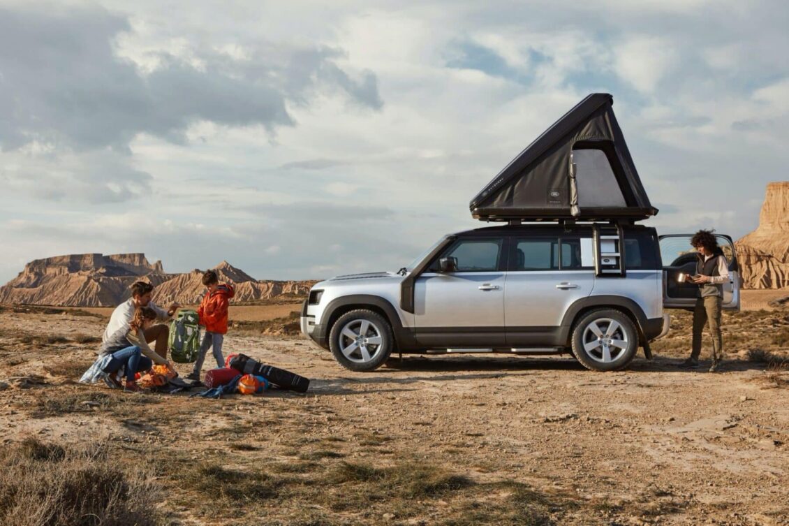 El nuevo Land Rover Defender se apunta a la moda de las camperizaciones: Práctico y muy capaz