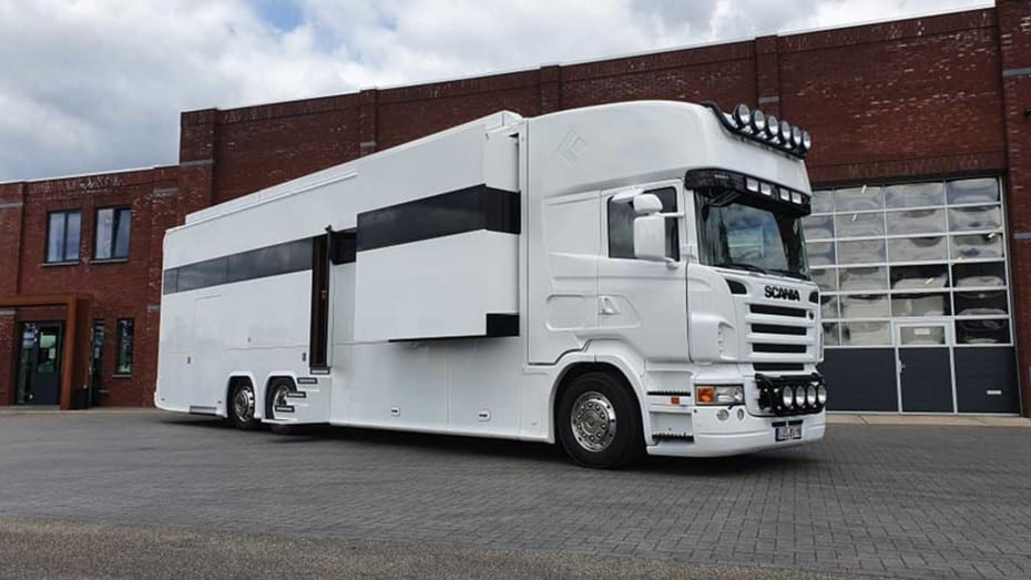 El lugar ideal para unas vacaciones libres de COVID es este Scania camperizado de 380.000 euros