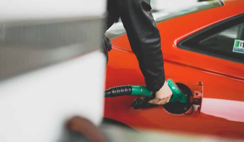 La gasolina E10 puede acabar con tu coche y te explicamos los motivos