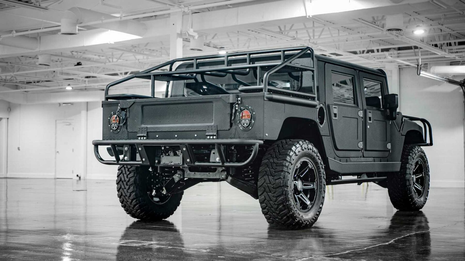 Not interested in the future Electric Hummer? You can have this H1 with 500 CV and 1,356 Nm of torque