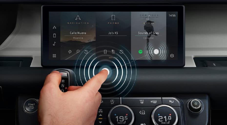 Las pantallas nos distraen pero según JLR, esta no lo hará: La tecnología de «predicción táctil»