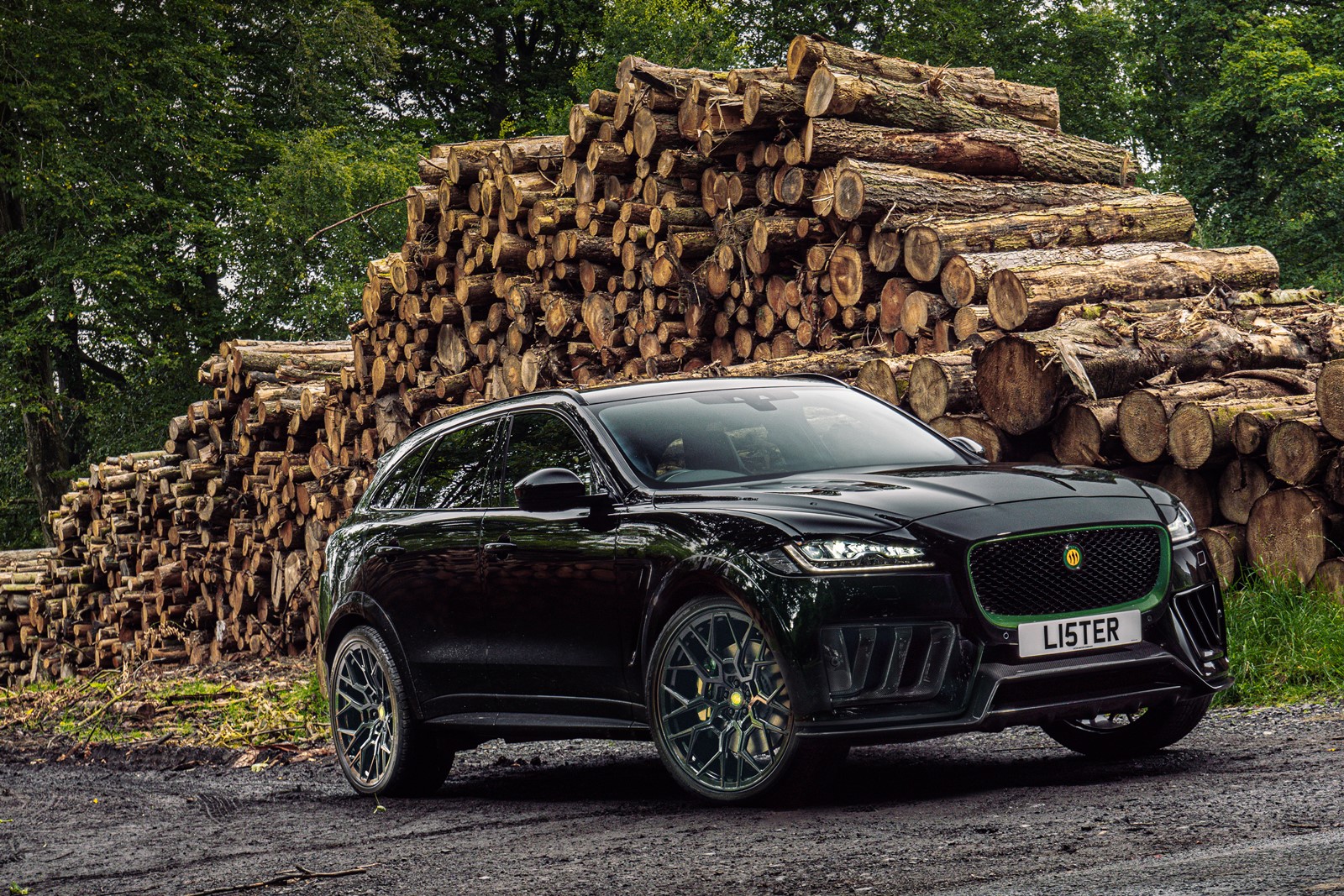 When the Jaguar F-PACE SVR gets high to eat supercars