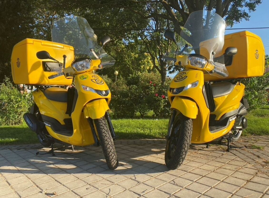 Correos cree que la Peugeot Tweet PRO 125 cc es la moto perfecta para los carteros: ¿Tú qué opinas?