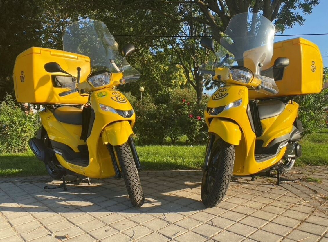 Correos cree que la Peugeot Tweet PRO 125 cc es la moto perfecta para los carteros: ¿Tú qué opinas?