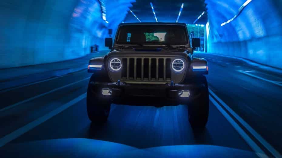 ¡Oficial! Jeep Wrangler 4xe: todoterreno puro y ahora, urbanita «eco» enchufable