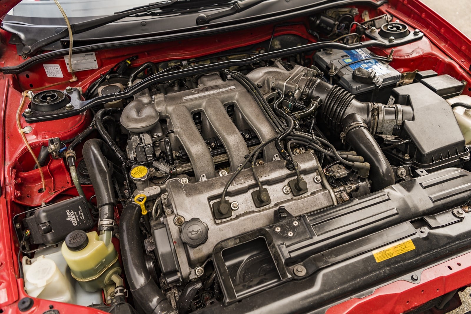 El motor K8D de 1.8 litros del Mazda MX3 es uno de los V6