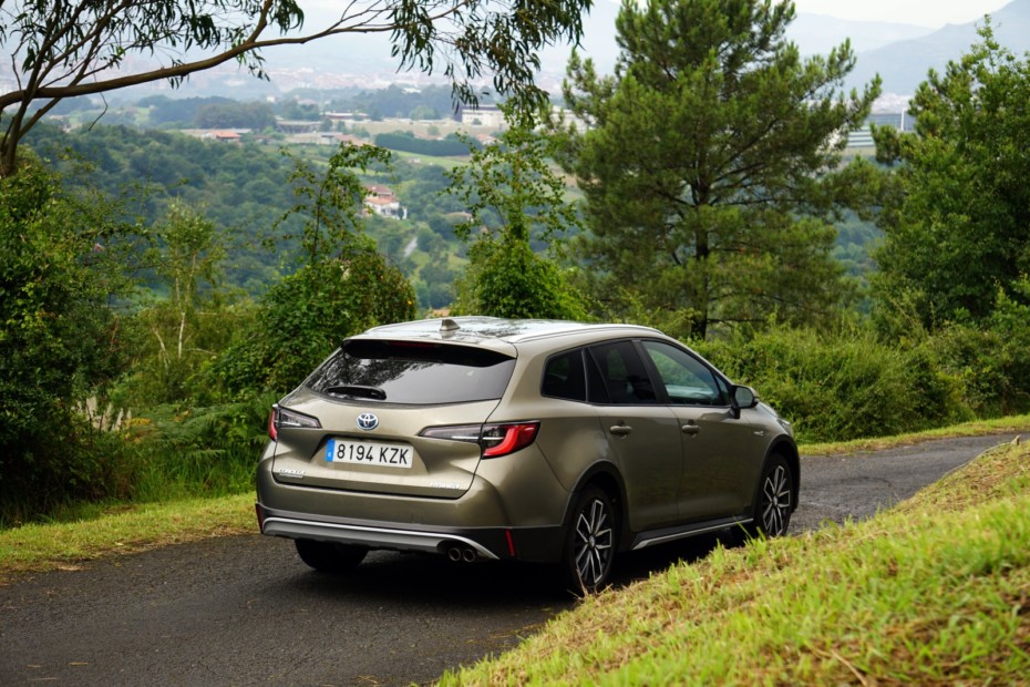 Prueba Toyota Corolla Trek 180H: Rápido, eficiente y familiar