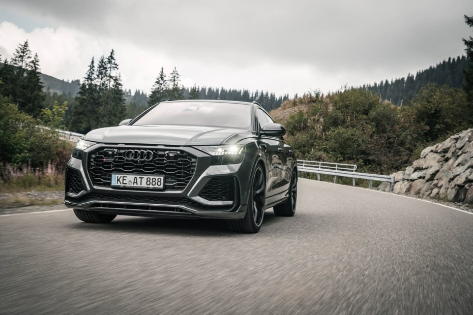 Llantas de 23″, hasta 740 CV y cuatro salidas de escape de 102 mm: este Audi RSQ8 es bestial