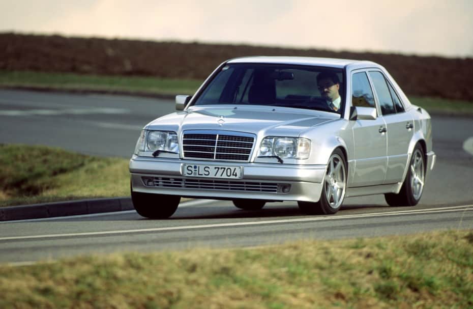 El Mercedes-Benz 500 E W124 cumple 30 años: una bestia alemana creada en colaboración con Porsche