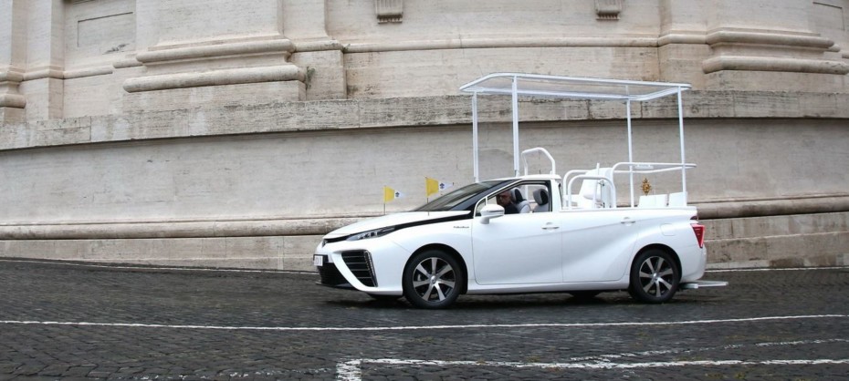 El Papa se pasa al hidrógeno: El Toyota Mirai se convierte en el nuevo Papamóvil