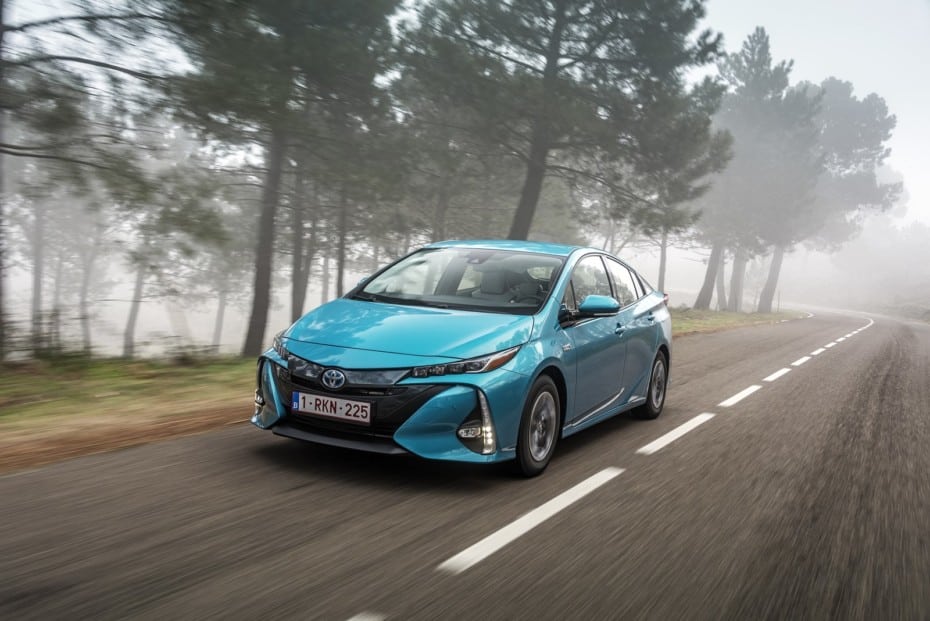 El Toyota Prius se va y llega el Toyota Prius Plug-in con un techo lleno de paneles solares