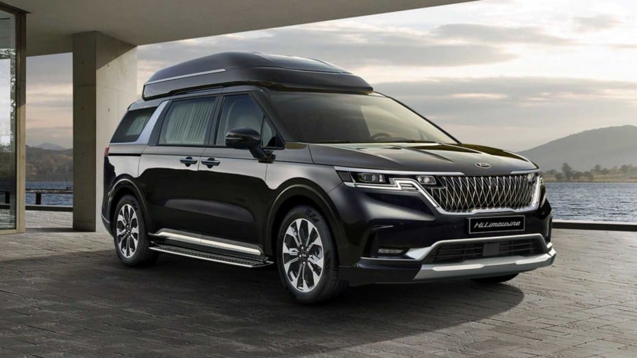 Así es el Kia Carnival Hi Limousine 2021: más lujo y confort con techo elevado