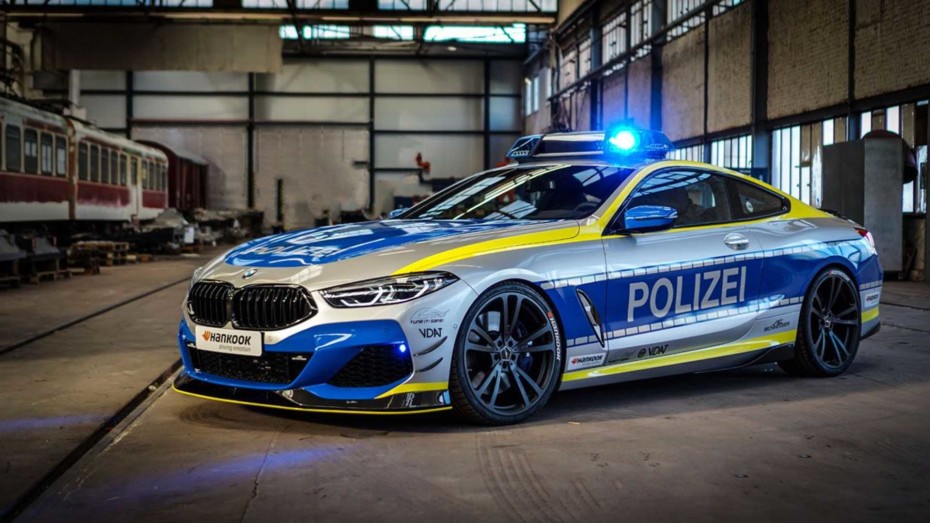 Este BMW M850i vestido de uniforme es casi tan potente como un BMW M8 Competition