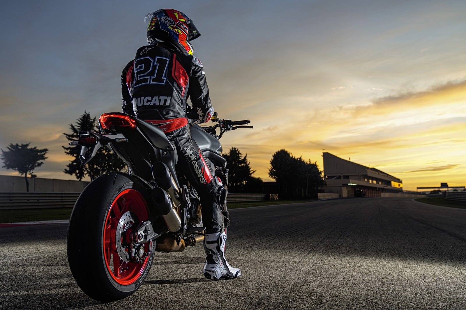 Así es la Ducati Monster 2021: Más atractiva, potente y ...