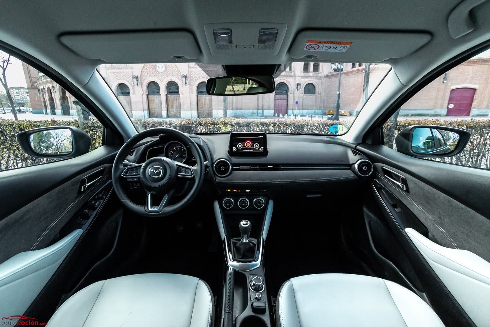 Opinión y prueba Mazda2 1.5 gasolina 90 CV pegatina eco 2021