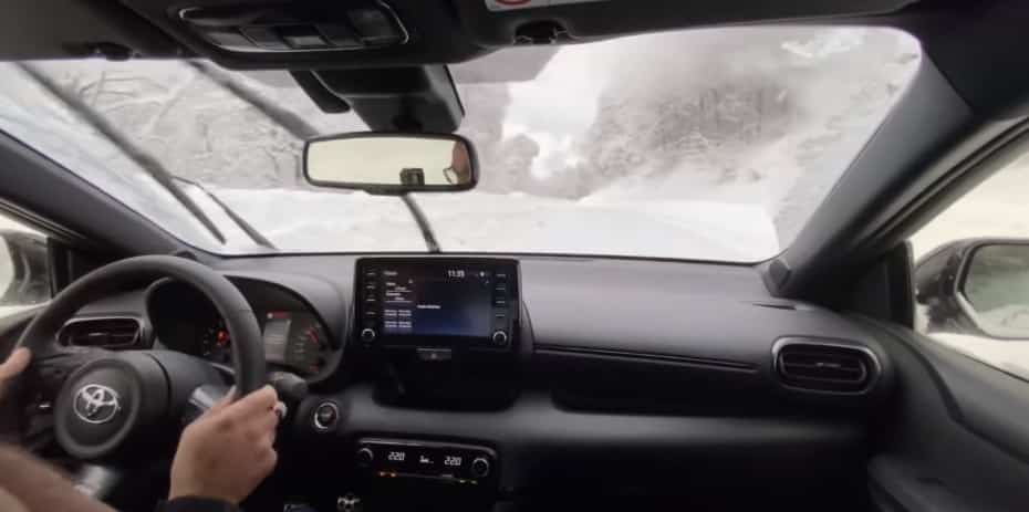 Te dejamos el delicioso vídeo en el que podrás ver al Toyota GR Yaris de 261 CV «bailar» en la nieve