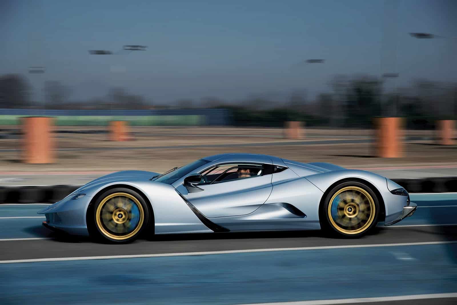 0 to 100 km / h in 1.73 seconds and 1,441 euros the CV