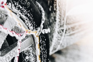 Las cadenas para nieve: Tipos, ventajas, desventajas y cómo montarlas paso a paso