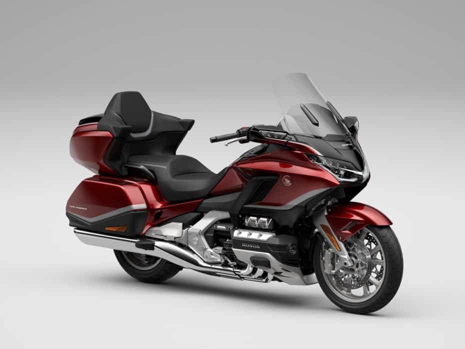 La HONDA GL1800 GOLD WING Tour se actualiza para afrontar el 2021