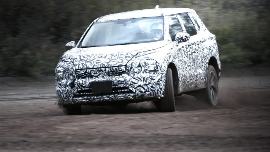 El nuevo Mitsubishi Outlander se deja ver haciendo trabajo duro