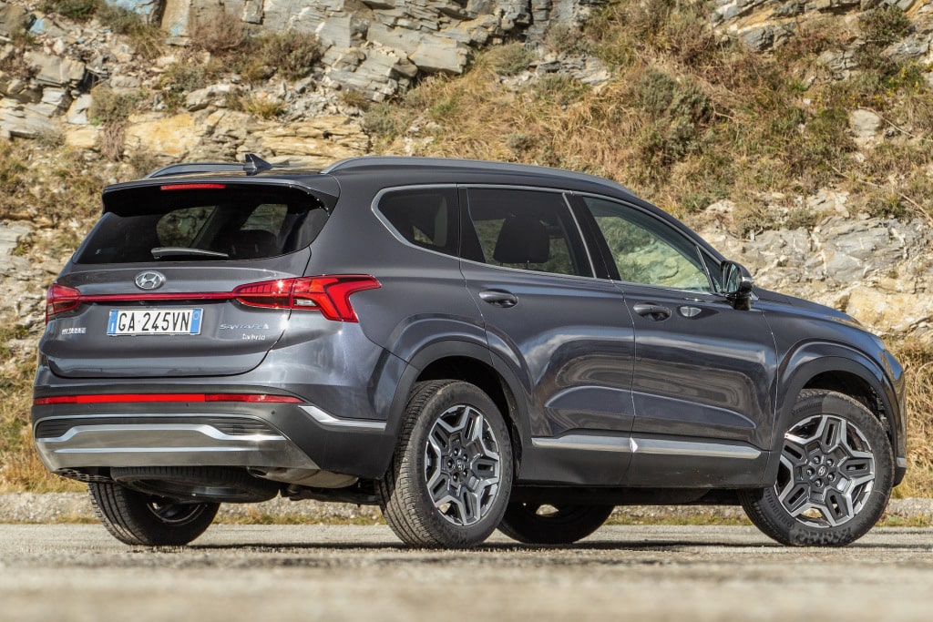 All prices of the renewed Hyundai Santa Fe: Hybrid included