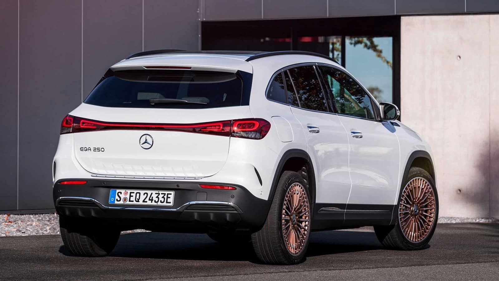 You can already buy the Mercedes-Benz EQA in Spain, but it is not for all budgets