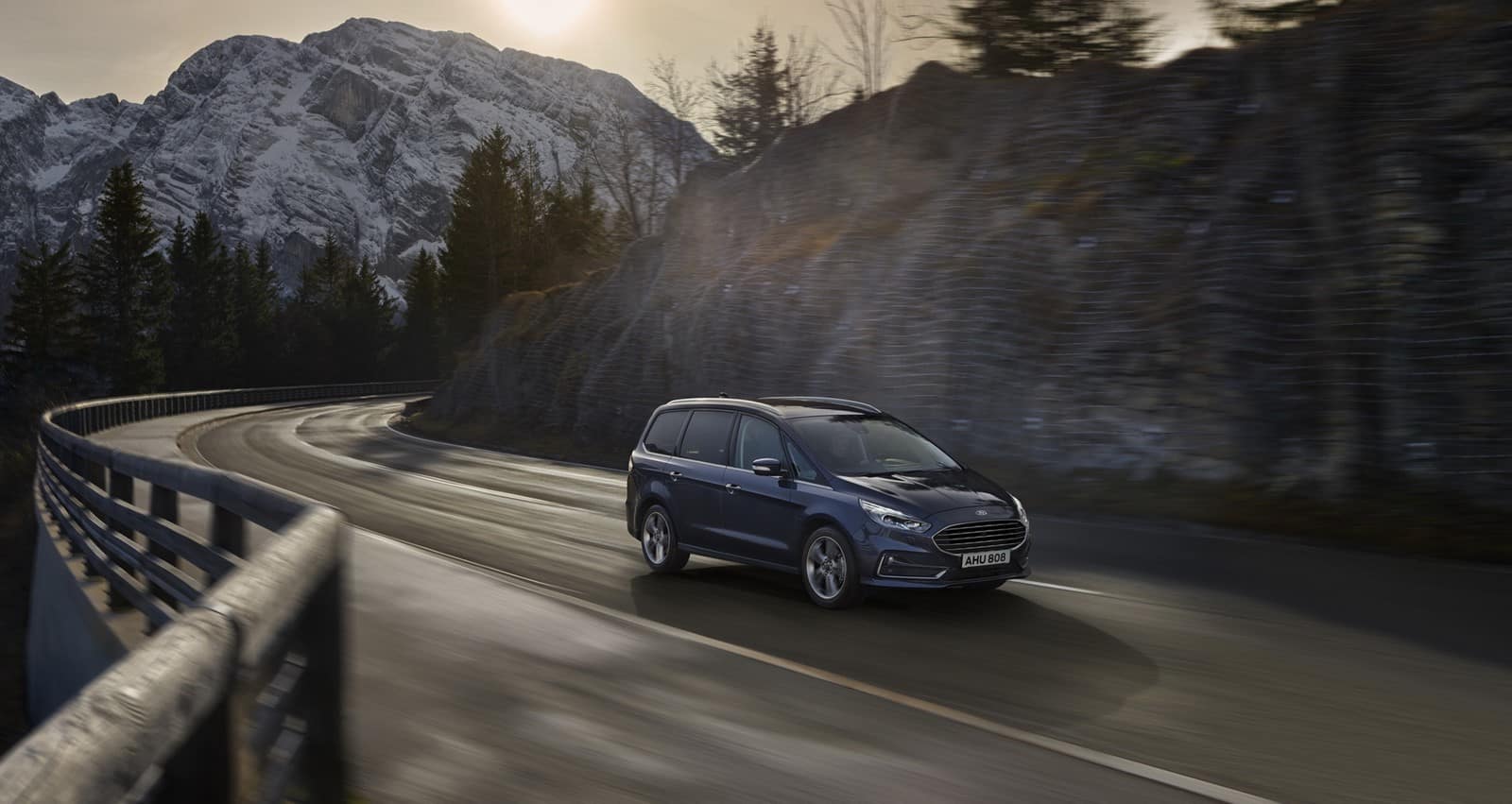 New images of the Ford S-Max and Galaxy hybrids: already available in Spain