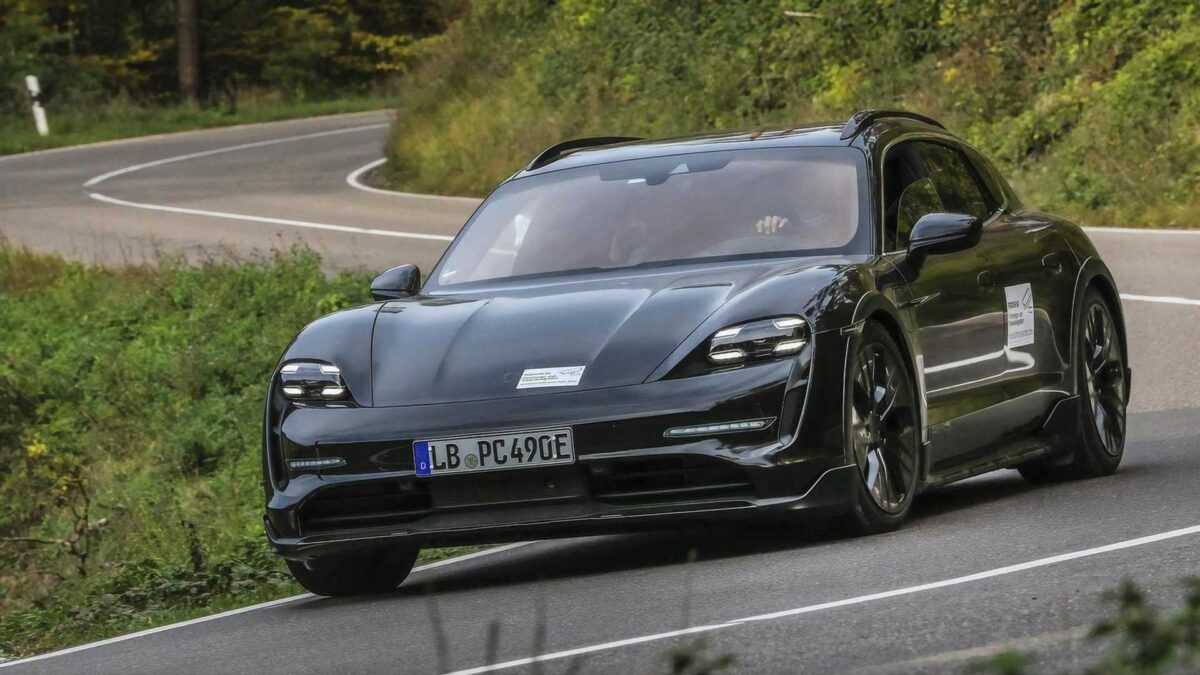 Primeras imágenes oficiales del Porsche Taycan Cross Turismo: está a la vuelta de la esquina