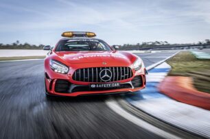 Mercedes-AMG presenta los Safety Car para la F1 2021: adiós al plata, hola al rojo