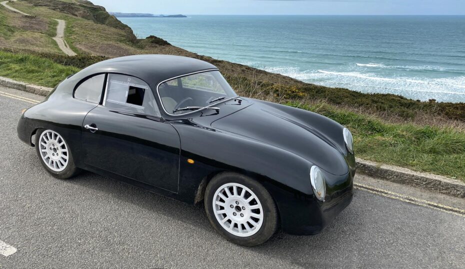 No es un Porsche 356a de 1955, es un coche eléctrico de 2021 diseñado desde cero