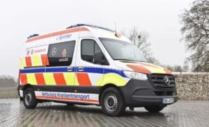 ¿Qué te parece esta ambulancia eléctrica de Mercedes?: ¿son 120 km de autonomía suficientes?