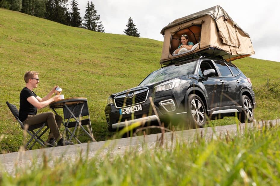 Acampar y dormir en tu Subaru ya es posible, atento a la tienda de campaña de techo