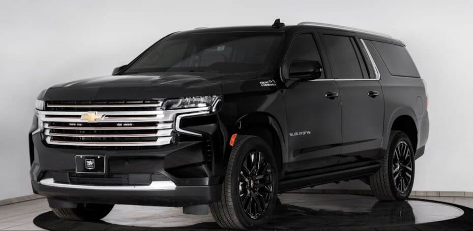 Este Chevrolet Suburban es una auténtica habitación del pánico sobre ruedas