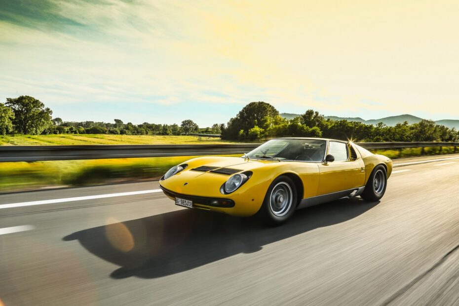 El Lamborghini Miura SV cumple 50 primaveras: La historia del deportivo que  humilló a Ferrari