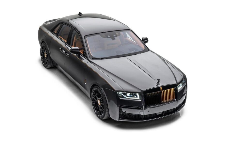 Mansory se atreve con el Rolls-Royce Ghost: Aspecto siniestro a base de fibra y detalles dorados