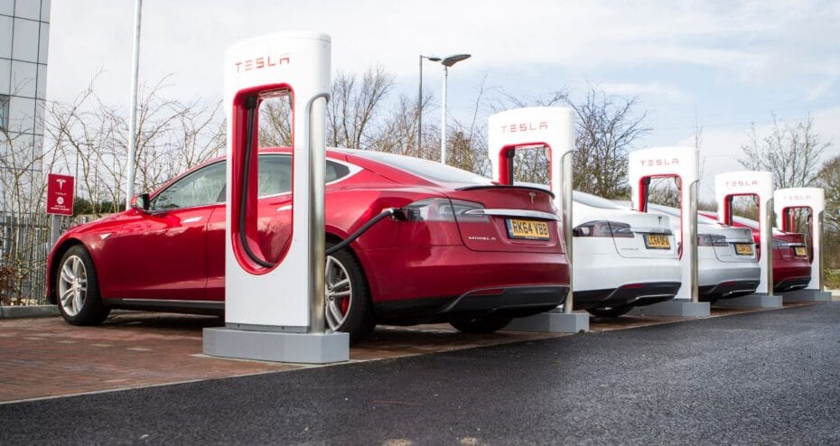 Tesla abre algunos de sus cargadores en España a otras marcas