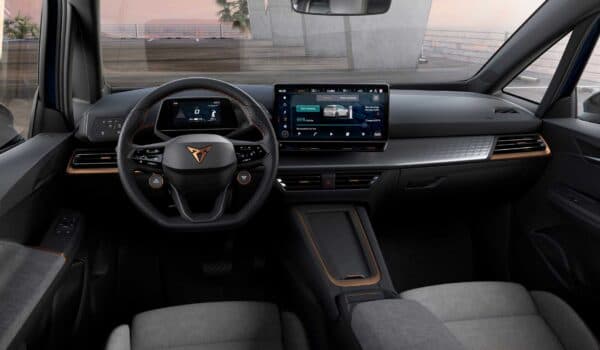 El interior del Cupra Born es muy tecnológico