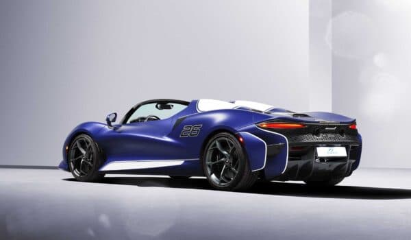 El parabrisas del McLaren Elva solo suma 20 kg adicionales